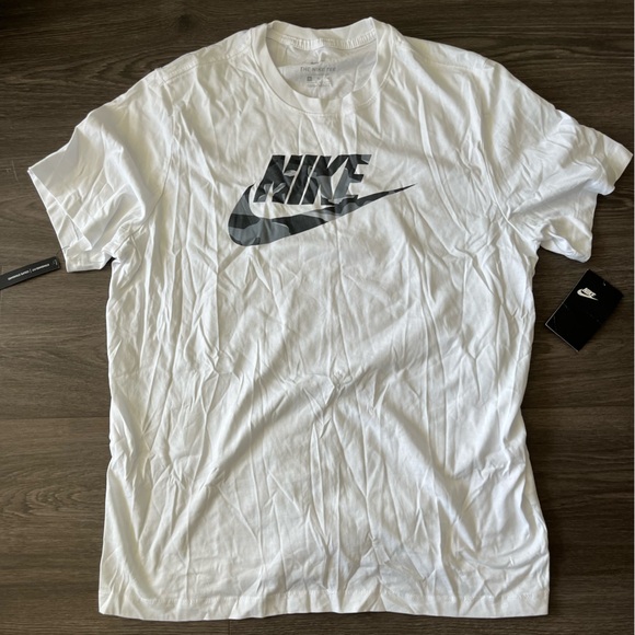 NWT Men’s Camo Nike T-Shirt Size XL - Picture 1 of 2